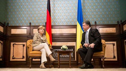 Bundeskanzlerin Angela Merkel hat den ukrainischen Präsidenten Petro Poroschenko in Kiew getroffen.