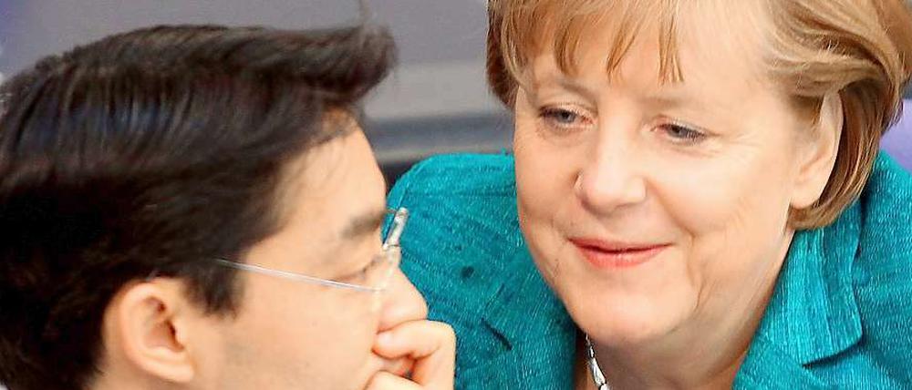Wüsste man nicht, wie Angela Merkel und Philipp Rösler in den vergangenen Tagen um ihre Position in der Eurodebatte gekämpft haben, könnte man glauben, die beiden wären sich einig. 