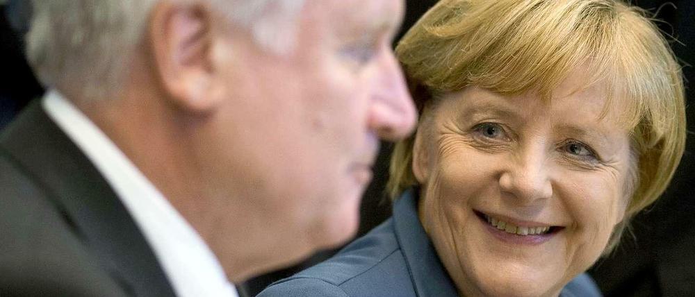 Wahlsieger unter sich: CSU-Chef Horst Seehofer und Kanzlerin Angela Merkel.