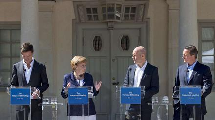 Der niederländische Premierminister Mark Rutte, Kanzlerin Angela Merkel, der schwedische Premierminuster Fredrik Reinfeldt und der bristische Premier David Cameron- 