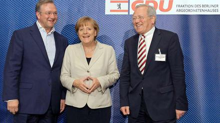 Rechts neben Merkel. Christean Wagner, Chef der hessischen CDU-Fraktion, fordert einen Kurswechsel seiner Kanzlerin sowie eine Rückbesinnung auf alte Werte.