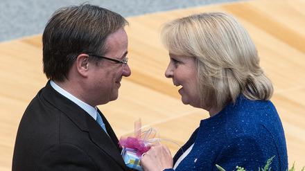 Sieger und Besiegte: Hannelore Kraft (SPD) gratuliert Armin Laschet (CDU) 2017 zur Ministerpräsidentenwahl