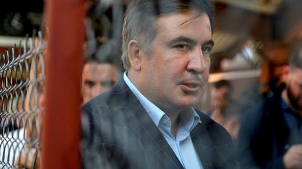 Georgiens Ex-Präsident Michail Saakaschvili steigt in Przemysl (Polen) aus einem Zug nach Lwiw (Ukraine).