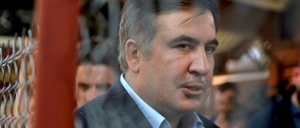 Georgiens Ex-Präsident Michail Saakaschvili steigt in Przemysl (Polen) aus einem Zug nach Lwiw (Ukraine).