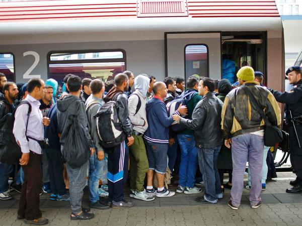 Flüchtlinge am Bahnhof in Wien.