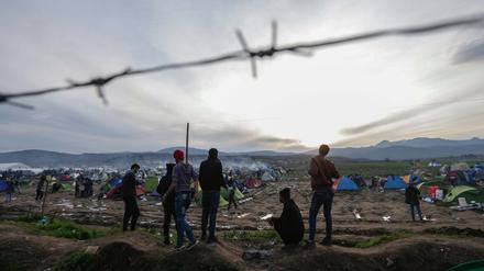 Flüchtlinge nahe Idomeni an der griechisch-mazedonischen Grenze. Die Balkanroute ist nun faktisch abgeriegelt.
