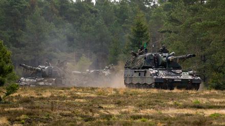 Ukrainische Soldaten sollen ab Mittwoch in Idar-Oberstein den Umgang mit den Panzerhaubitzen 2000 lernen.