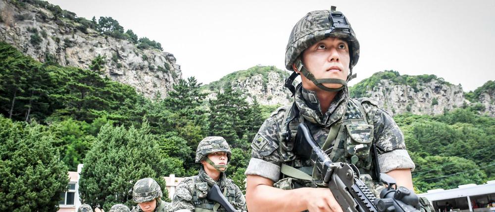 Südkoreanische Soldaten nehmen an der Küste der Insel Ulleung (Südkorea) an einem Manöver der US-Marine teil.
