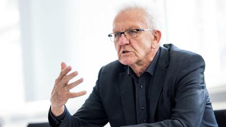 Baden-Württembergs Ministerpräsident Kretschmann hält künftige Beschränkungen für Geimpfte für denkbar.