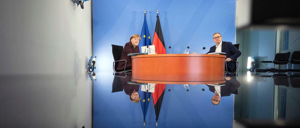 Kanzlerin Angela Merkel (CDU) und der Regierende Bürgermeister von Berlin, Michael Müller (SPD), zu Beginn der Bund-Länder-Konferenz am 10. Februar. 