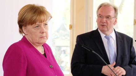 Bundeskanzlerin Angela Merkel (CDU) und Reiner Haseloff (CDU), Ministerpräsident von Sachsen-Anhalt. 