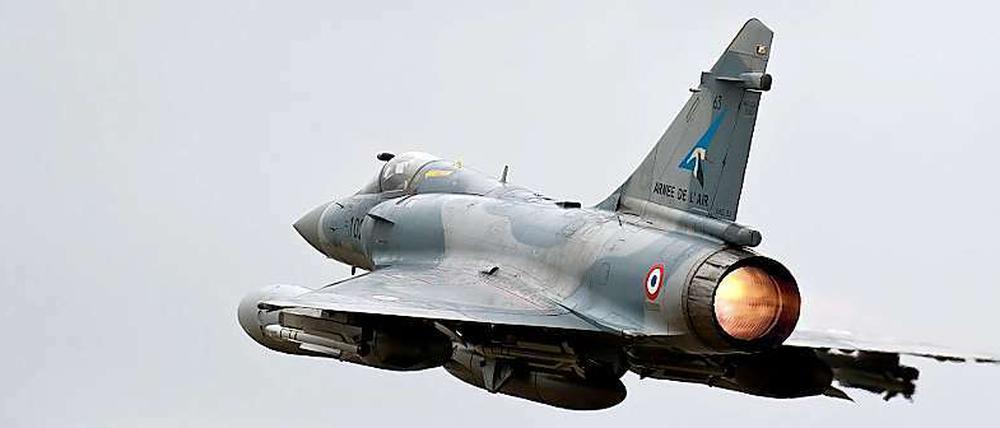Frankreich setzt Mirage-Jets gegen die Truppen des libyschen Machthabers Gaddafi ein.