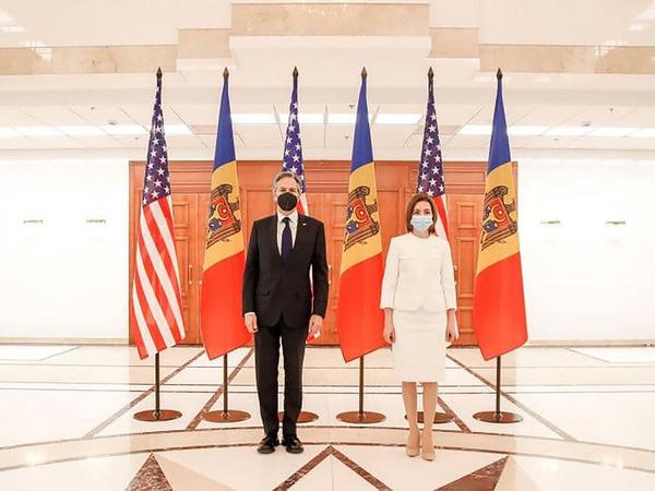 US-Außenminister Anthony Blinken mit der Präsidentin der Republik Moldau, Maia Sandu. 