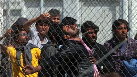Migranten aus Afghanistan and Pakistan auf der griechischen Insel Lesbos. Sie müssen mit Rückführung in die Türkei rechnen. 