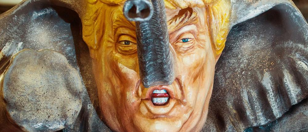 Der US-Präsident als "Trump-el-tier" beim Karneval in Mainz.