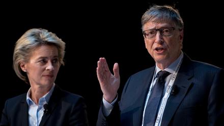 Bundesverteidigungsministerin Ursula von der Leyen (CDU) und Microsoftgründer Bill Gates am 17. Februar 2017 während der Münchner Sicherheitskonferenz.
