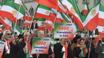 Protest gegen das iranische Regime bei der Münchner Sicherheitskonferenz