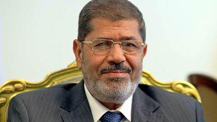 Ägyptens Ex-Präsident Mohammed Mursi ist zu 20 Jahren Haft verurteilt worden.