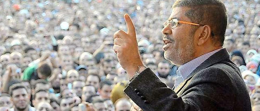 Der ägyptische Präsident Mohammed Mursi bei einer Rede vorm Kairoer Präsidentenpalast.