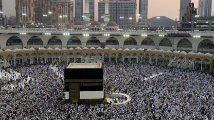 Jedes Jahr pilgern bis zu drei Millionen Muslime nach Mekka und umrunden die Kaaba. Iranische Muslime können in diesem Jahr nicht dorthin reisen.