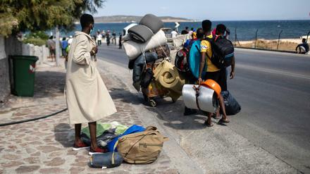 Flüchtlinge auf Lesbos - Deutschland will mehr als 1500 von ihnen aufnehmen. AfD-Kommunalpolitiker unterstützen das.
