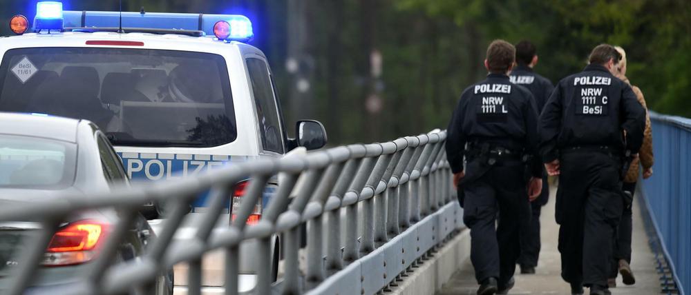 Die Polizei ermittelt nach dem Dortmunder Anschlag in alle Richtungen.