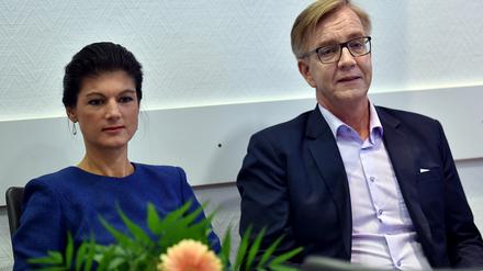 Zuversicht sieht anders aus: Die Spitzenkandidaten der Linkspartei Sahra Wagenknecht und Dietmar Bartsch am Tag nach der Wahl bei einem Treffen des Parteivorstands.