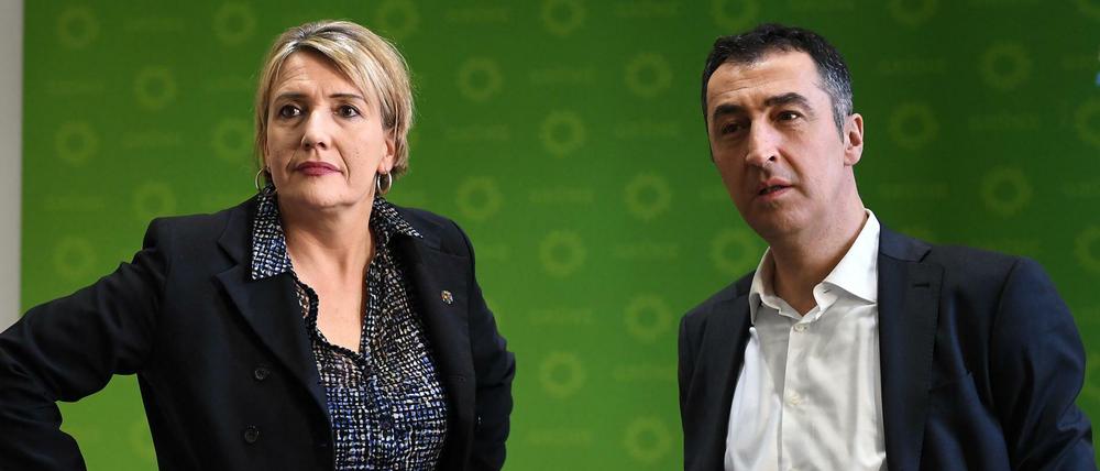 Die Grünen-Bundesvorsitzenden Simone Peter und Cem Özdemir vor einer Vorstandssitzung im März in Berlin.