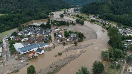 Eine Luftaufnahme zeigt das Ausmaß der Zerstörungen an der Ahr, nachdem in der Nacht auf den 15. Juli 2021 eine Flutwelle den Ort überschwemmt hat (Archivbild).