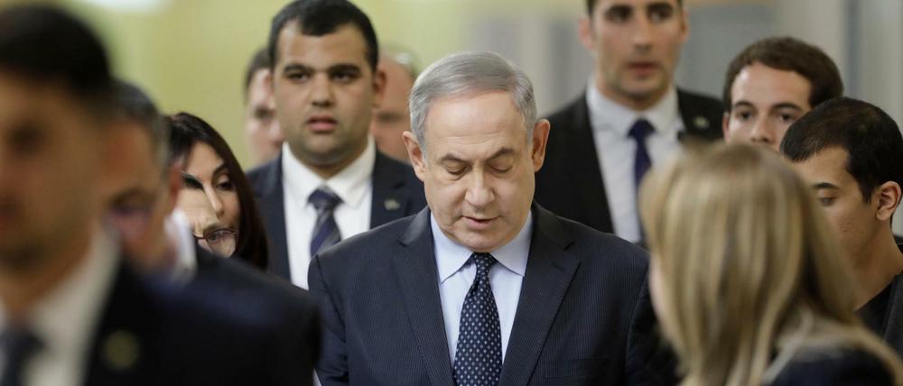 Benjamin Netanjahu, Ministerpräsident von Israel, auf dem Weg zu einem Treffen mit seinen nationalistischen Verbündeten und den Mitgliedern der Partei Likud.