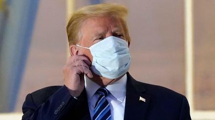 Ein seltenes Bild: Donald Trump mit Maske