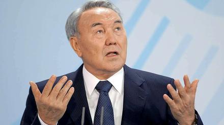 Geschenk des Himmels? Nursultan Nasarbajew hat mal wieder die Präsidentschaftswahlen in Kasachstan gewonnen - was in dem von ihm autoritär regierten Land alles andere als eine Überraschung war.