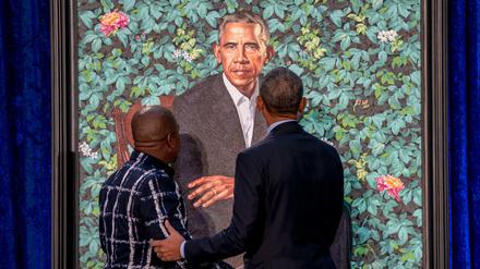 So siehst du mich. Barack Obama (r.) und Kehinde Wiley vor dem Porträt des 44. Präsidenten der USA.