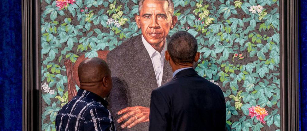 So siehst du mich. Barack Obama (r.) und Kehinde Wiley vor dem Porträt des 44. Präsidenten der USA.