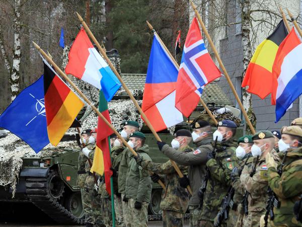 Soldaten der Nato-Staaten bei einer Feier im Litauen am 9. Februar 2022