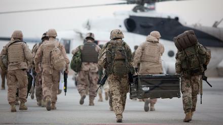 Bundeswehrsoldaten auf dem Flughafen in der afghanischen Stadt Masar-i-Scharif.