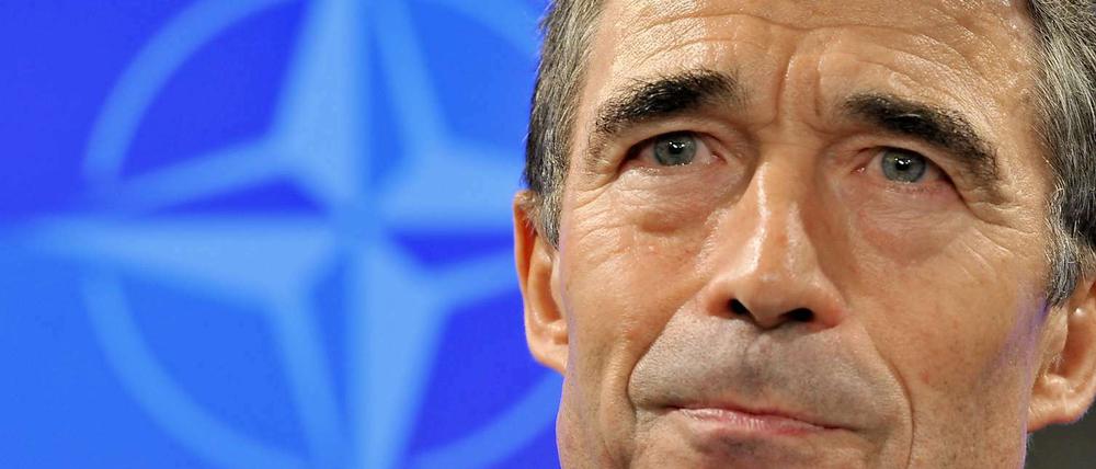 Der NATO-Generalsekretär ist seit 2009 in seinem Amt. Das Mandat von bislang vier Jahren wurde jetzt um ein Jahr bis 2014 verlängert.