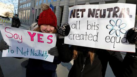 Demonstration für die Erhaltung der Netzneutralität vor der US-Regulierungsbehörde FCC.