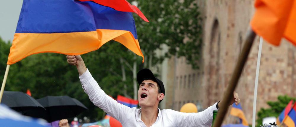Jubel in Eriwan nach der Wahl Paschinjans zum armenischen Regierungschef.
