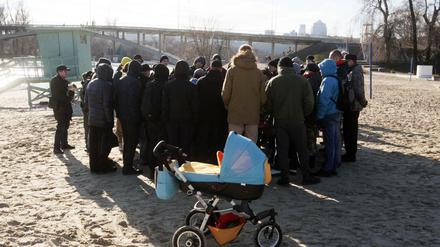Szenen aus Kiew dieser Tage: Anwohner üben den Kriegsfall. 