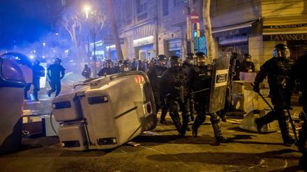 Seit Tagen kommt es in Barcelona zu Auseinandersetzungen zwischen Demonstranten und Polizei.