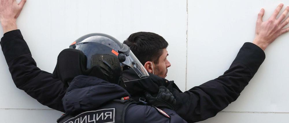 Festnahme in Moskau bei einer nicht erlaubten Demonstration gegen den Ukraine-Krieg.
