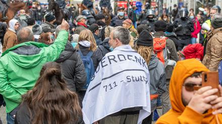 „Querdenker“-Demonstration in Stuttgart: Nun wurden sensible Daten tausender Mitglierder:innen veröffentlicht.
