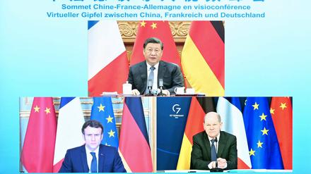Er ist ihnen über, wenn sie sich nicht einig sind: Chinas Präsident Xi Jinping beim Videogipfel mit Frankreichs Präsident Emmanuel Macron und Bundeskanzler Olaf Scholz im März 2022.