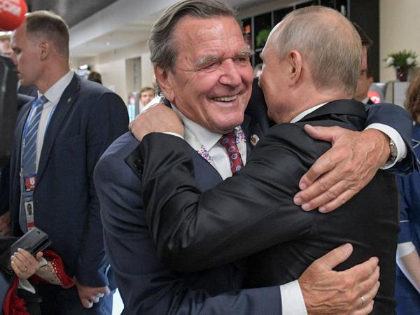 Gerhard Schröder und Wladimir Putin – hier im Juni 2018 in Moskau.