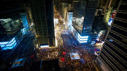 Hongkong befindet sich seit Tagen im Ausnahmezustand. Am Mittwoch sind während des chinesischen Nationalfeiertages neue Proteste zu erwarten. Wird die Polizei sich diesmal zurückhalten?