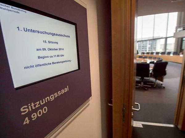 Sitzungssaal des NSA-Ausschusses im Bundestag: Abgeordnetenhandys weggeschlossen