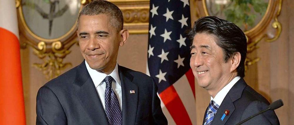 Bei der gemeinsamen Pressekonferenz zeigten sich der amerikanische Präsident Barack Obama und der japanische Premierminister Shinzo Abe demonstrativ einig. Allerdings gab Obama seinem "Freund Shinzo" auch den guten Rat, die Beziehungen zu China zu verbessern. 