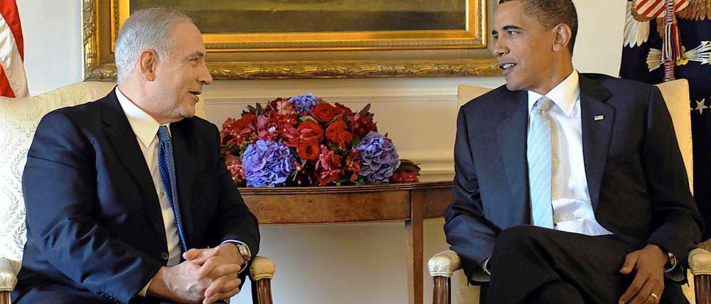 Wie entspannt wird der Plausch dieses Mal? Präsident Barack Obama and Premierminister Benjamin Netanjahu 2009, kurz vor dem Dreiertreffen mit Palästinenserpräsident Mahmud Abbas.