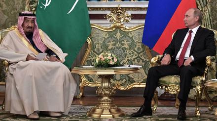 Neue Partnerschaft: Saudi-Arabiens Monarch Salman zu Gast bei Russlands Präsident Putin.